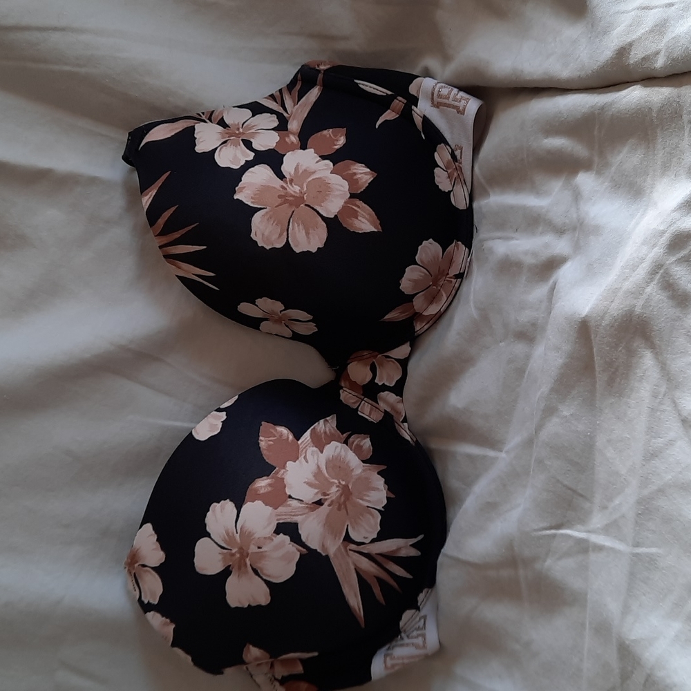 Pink Victoria Secret t-shirt bra 34dd